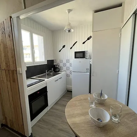 T2 à 50m De La Plage, Confort, Proche Commerces Et Animations ! - Fr-1-324a-1