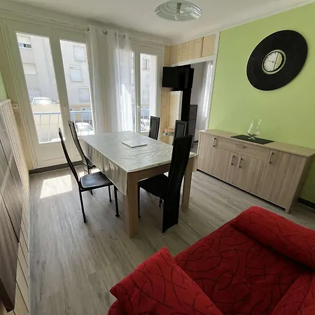 T2 à 50m De La Plage, Confort, Proche Commerces Et Animations ! - Fr-1-324a-1